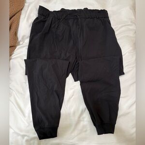 Black Women's lululemon jogger